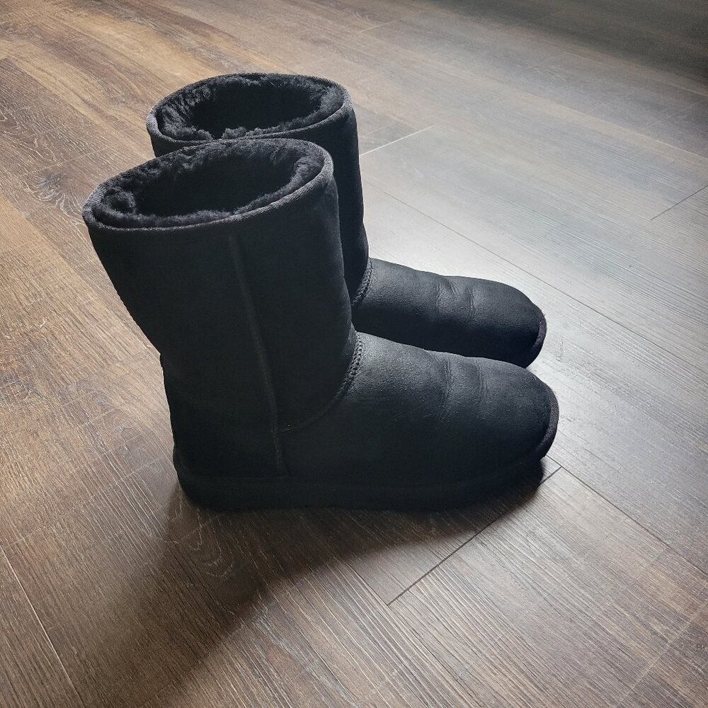 Ugg Classic Short II 🖤